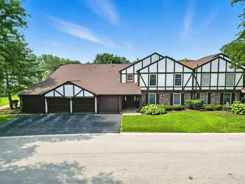 2148 Lancaster Cir #202B, Naperville, IL 60565