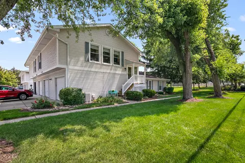 5349 Crescent Ln #A, Oak Forest, IL 60452