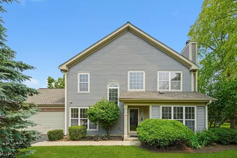 881 Dandridge Ct, Elgin, IL 60120