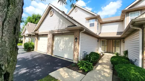 1864 Grove Ave, Schaumburg, IL 60193