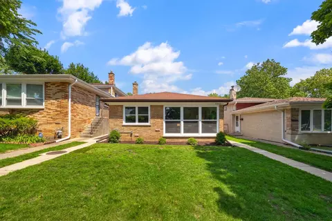 4542 Church St, Skokie, IL 60076