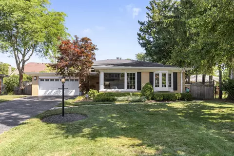1302 Bonnie Glen Ln, Glenview, IL 60025