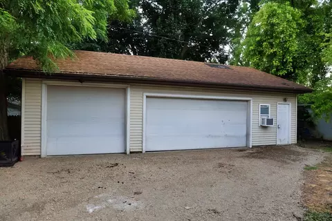 Exterior - 1105 E Washington St, Bloomington, IL 61701 photo 2 of 5