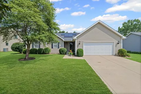 1204 Edgeview Dr, Mahomet, IL 61853