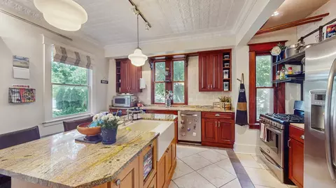 Kitchen - 614 Mccarthy Rd, Lemont, IL 60439 photo 1 of 3