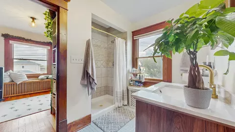 Bath - 614 Mccarthy Rd, Lemont, IL 60439 photo 2 of 2