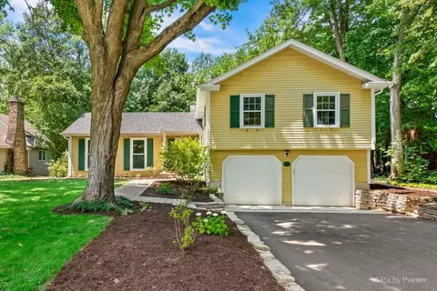 1138 Pine Ct, Batavia, IL 60510
