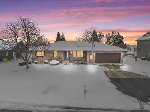 605 Morningside Dr, Chenoa, IL 61726