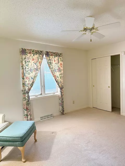 Bedroom - 132 Fox Trot, Dixon, IL 61021 photo 4 of 5