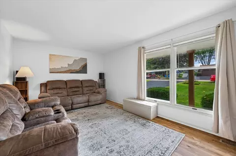 Living - 3510 Vine St, Mchenry, IL 60050 photo 2 of 3