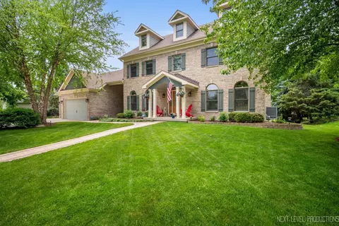 39 W683 Carl Sandburg Rd, Saint Charles, IL 60175