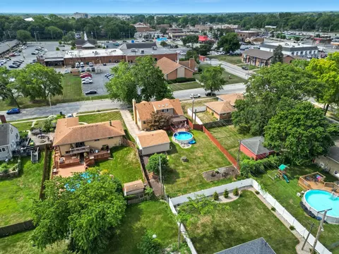View/Area - 901 Ridgeway Ave, Munster, IN 46321 photo 2 of 5