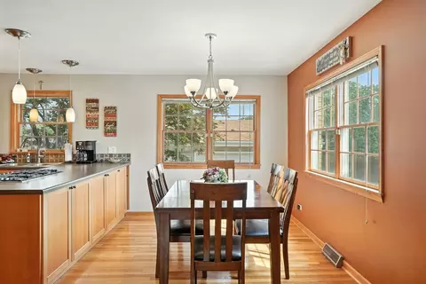 Dining - 901 Ridgeway Ave, Munster, IN 46321 photo 1 of 1