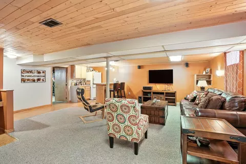 Living - 901 Ridgeway Ave, Munster, IN 46321 photo 5 of 5