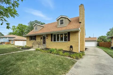 Exterior - 901 Ridgeway Ave, Munster, IN 46321 photo 2 of 5