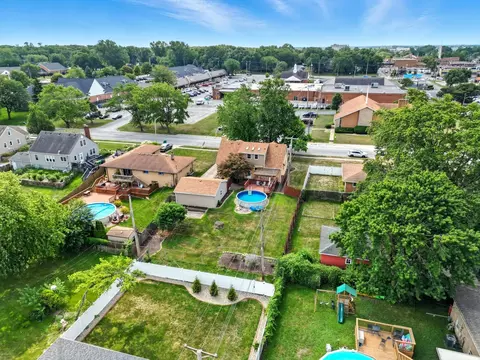 View/Area - 901 Ridgeway Ave, Munster, IN 46321 photo 1 of 5