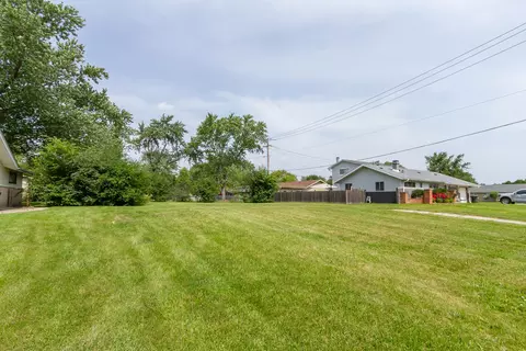 480 Illinois Blvd, Hoffman Estates, IL 60169 photo 2