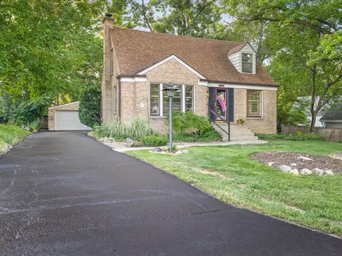 3 S270 Gates Pl, Warrenville, IL 60555