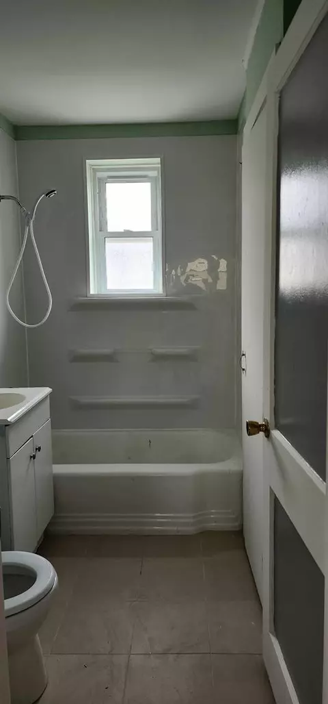 Bath - Undisclosed, Chicago, IL 60641 photo 1 of 2