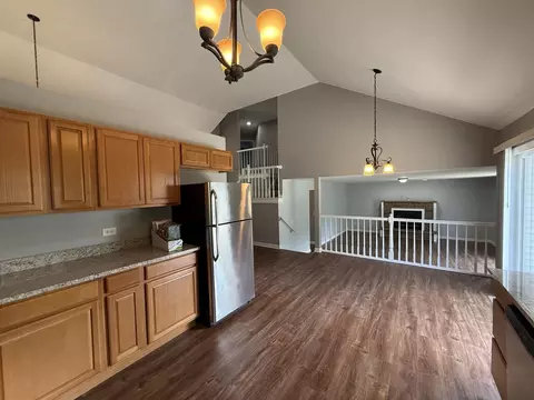 Kitchen - 1715 Pembrook Ct, Plainfield, IL 60586 photo 4 of 5