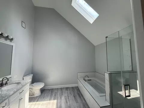 Bath - 1715 Pembrook Ct, Plainfield, IL 60586 photo 3 of 5