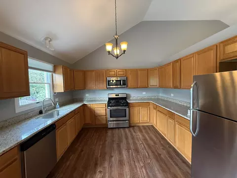 Kitchen - 1715 Pembrook Ct, Plainfield, IL 60586 photo 1 of 5