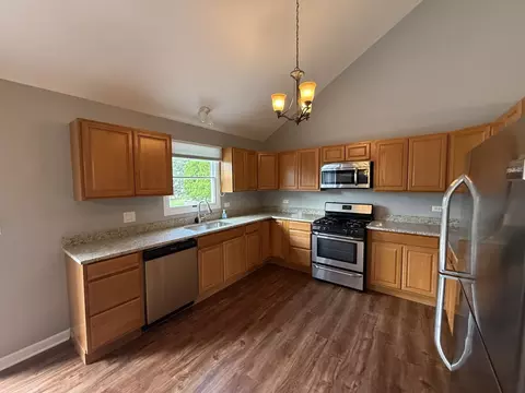 Kitchen - 1715 Pembrook Ct, Plainfield, IL 60586 photo 2 of 5
