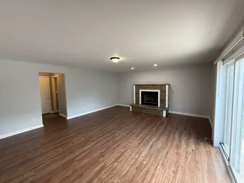 Living - 1715 Pembrook Ct, Plainfield, IL 60586 photo 4 of 5
