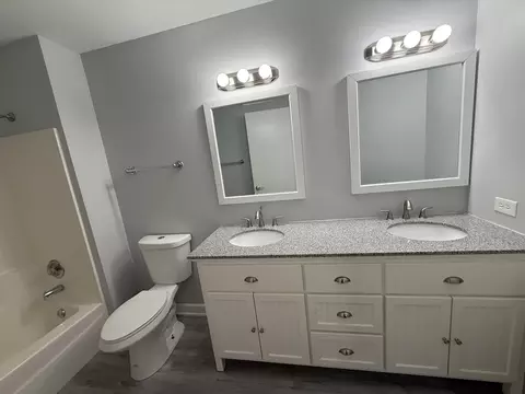 Bath - 1715 Pembrook Ct, Plainfield, IL 60586 photo 5 of 5