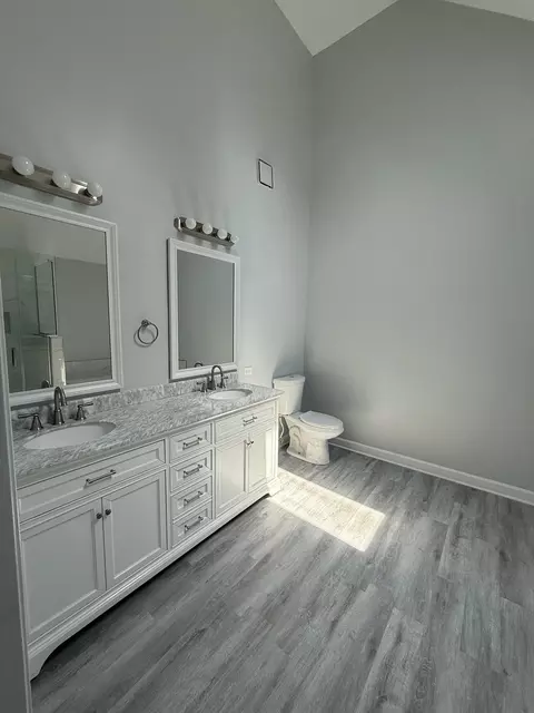 Bath - 1715 Pembrook Ct, Plainfield, IL 60586 photo 4 of 5