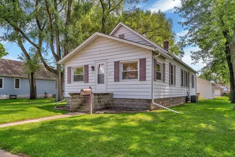185 E Division St, Coal City, IL 60416