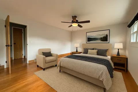 Bedroom - 702 E Shabonee Trl, Mount Prospect, IL 60056 photo 4 of 4