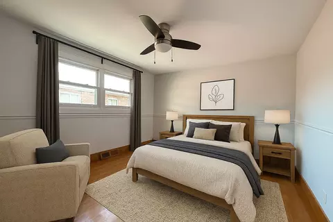 Bedroom - 702 E Shabonee Trl, Mount Prospect, IL 60056 photo 2 of 4