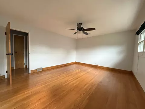 Bedroom - 702 E Shabonee Trl, Mount Prospect, IL 60056 photo 3 of 4