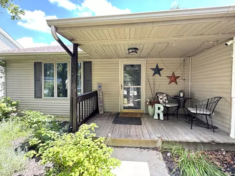 Exterior - 220 S Hossack St, Seneca, IL 61360 photo 4 of 4