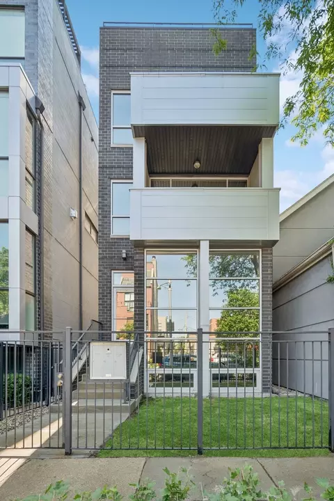 948 N Honore St #3, Chicago, IL 60622