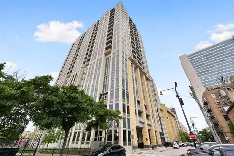 700 N Larrabee St #2010, Chicago, IL 60654