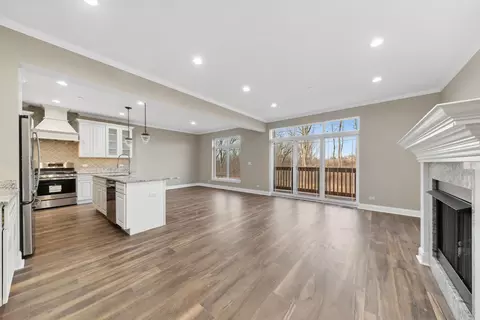 Living - 110 Lily Ln, Wheeling, IL 60090 photo 1 of 1