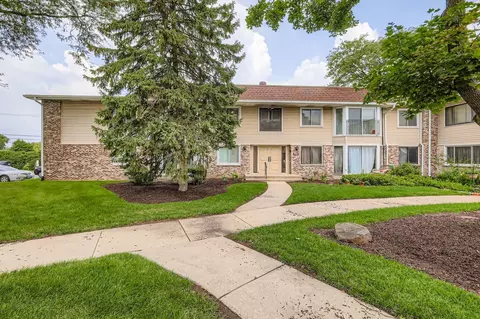 2699 Hobson Rd #6, Woodridge, IL 60517