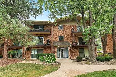 14004 Waterbury Dr #1106, Crestwood, IL 60418