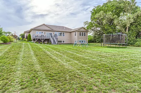 Exterior - 112 Farmstead Ct, Mchenry, IL 60050 photo 4 of 6