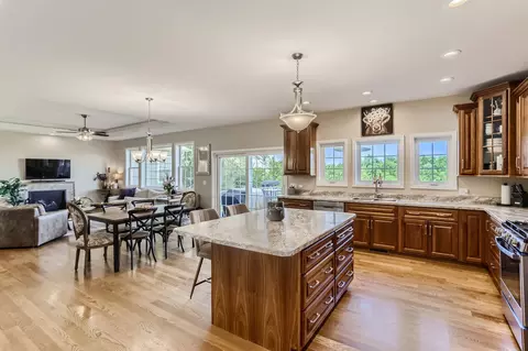 Kitchen - 112 Farmstead Ct, Mchenry, IL 60050 photo 3 of 4