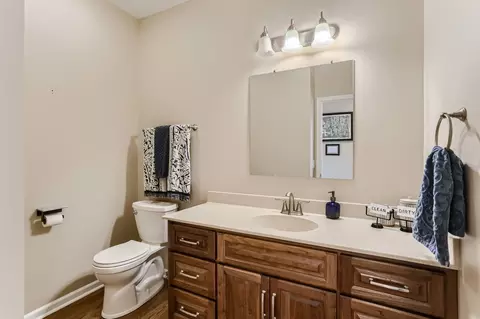 Bath - 112 Farmstead Ct, Mchenry, IL 60050 photo 3 of 4