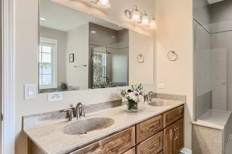 Bath - 112 Farmstead Ct, Mchenry, IL 60050 photo 4 of 4