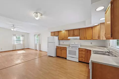305 Royal Ct, Champaign, IL 61821 photo 6