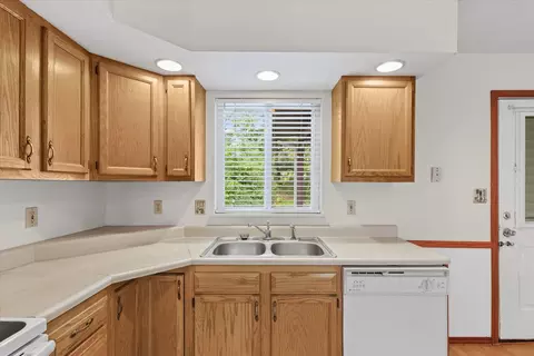 305 Royal Ct, Champaign, IL 61821 photo 8