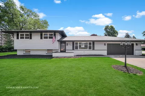 1701 Newton Dr, Morris, IL 60450