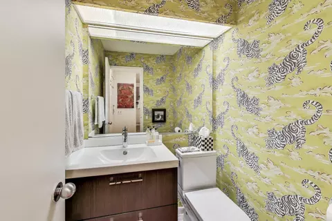 Bath - 110 E Delaware Pl #1002, Chicago, IL 60611 photo 1 of 2
