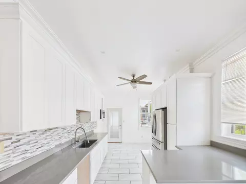 Kitchen - 656 E Bowen Ave, Chicago, IL 60653 photo 1 of 2