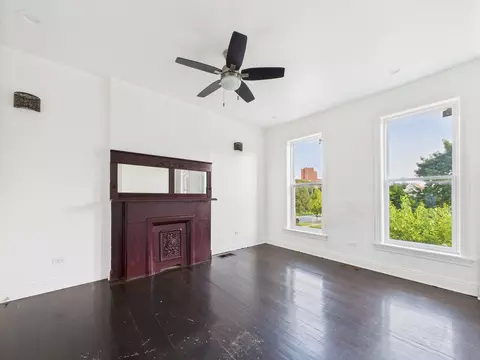 Living - 656 E Bowen Ave, Chicago, IL 60653 photo 4 of 4